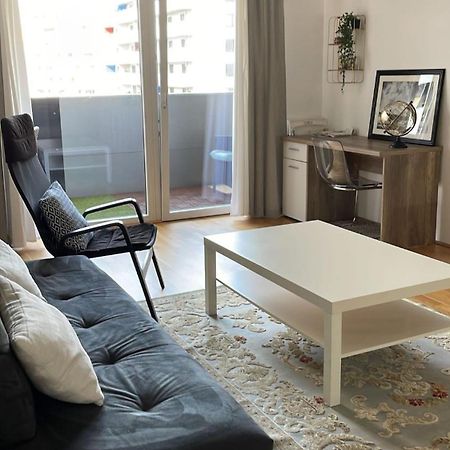 2 Bedroom Apartment Next To Metro U1 And Garage Parking Wien Eksteriør billede