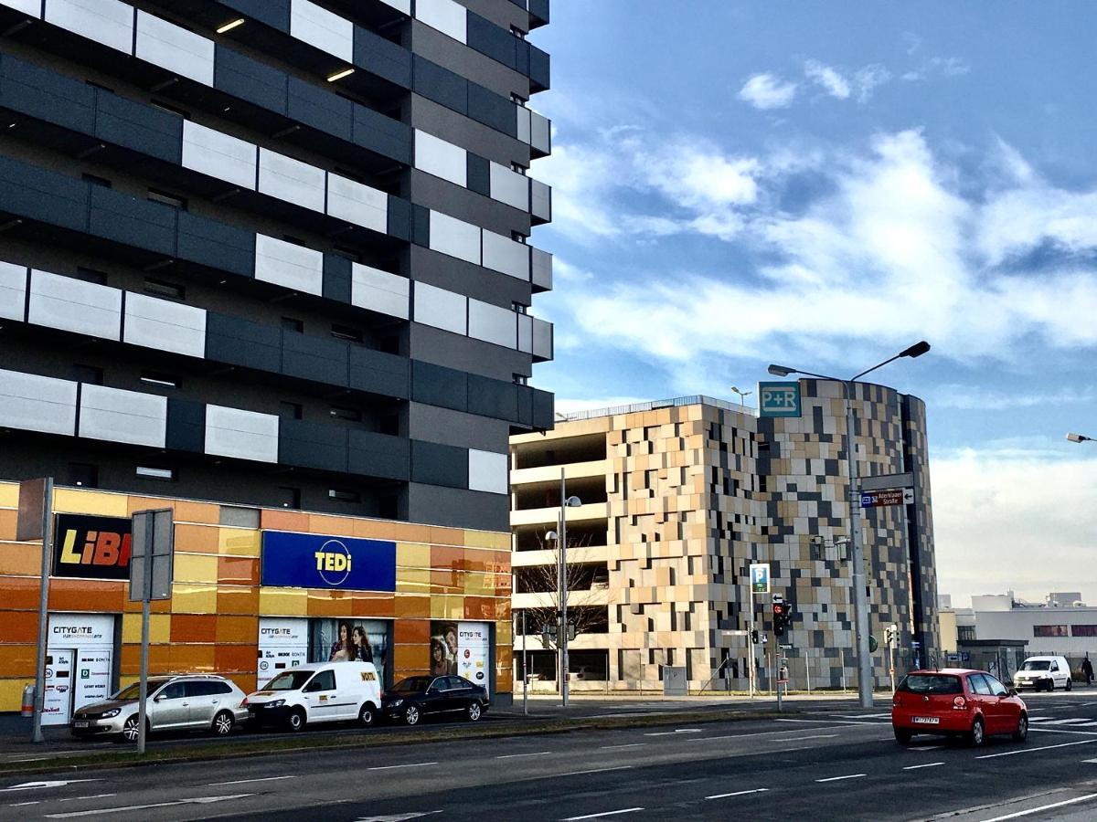 2 Bedroom Apartment Next To Metro U1 And Garage Parking Wien Eksteriør billede