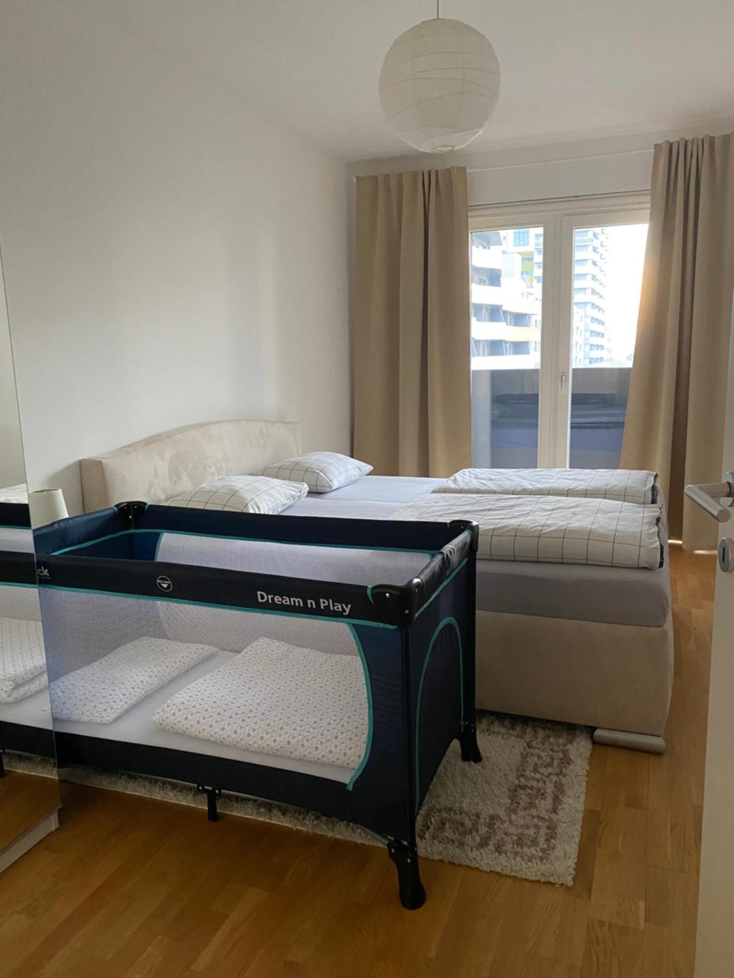 2 Bedroom Apartment Next To Metro U1 And Garage Parking Wien Eksteriør billede